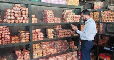 মির্জাগঞ্জে দুই বেকারিকে ১১ হাজার টাকা জরিমানা