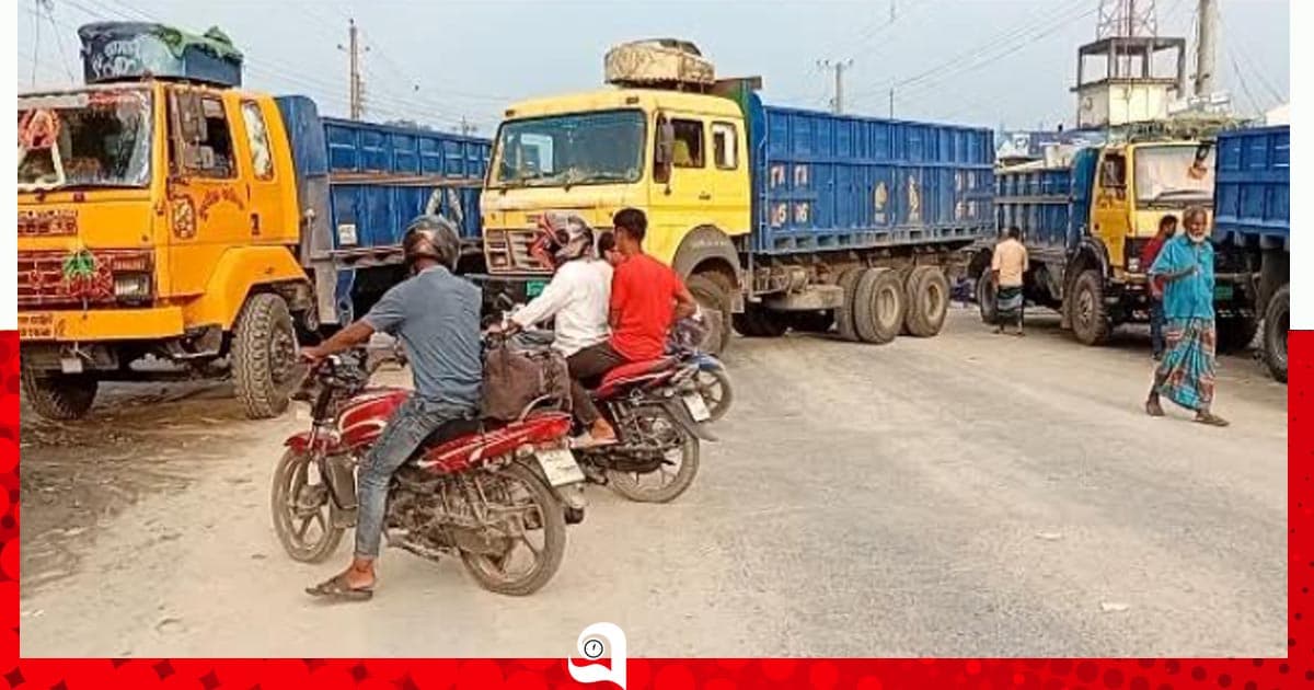 তেঁতুলিয়ায় মৃত ব্যক্তিদের নামে মামলা, সড়ক অবরোধ