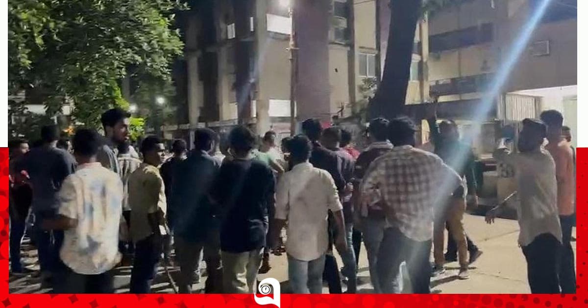 জবি ছাত্রদলের কনসার্টে স্টেজে বসা নিয়ে সংঘর্ষ, আহত ৩