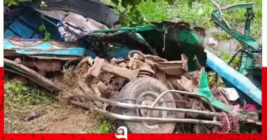 কালিয়াকৈরে সিএনজি-কাভার্ডভ্যানের মুখোমুখি সংঘর্ষে নিহত ৪
