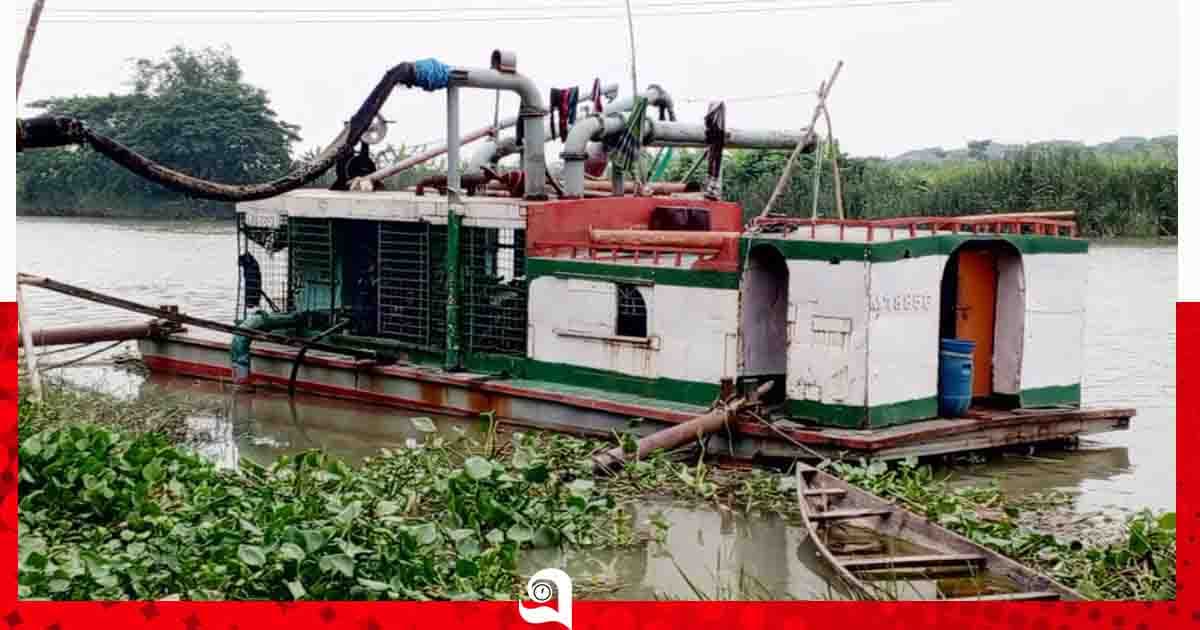 ড্রেজারের জালে বন্দী বরিশালের কাউনিয়া