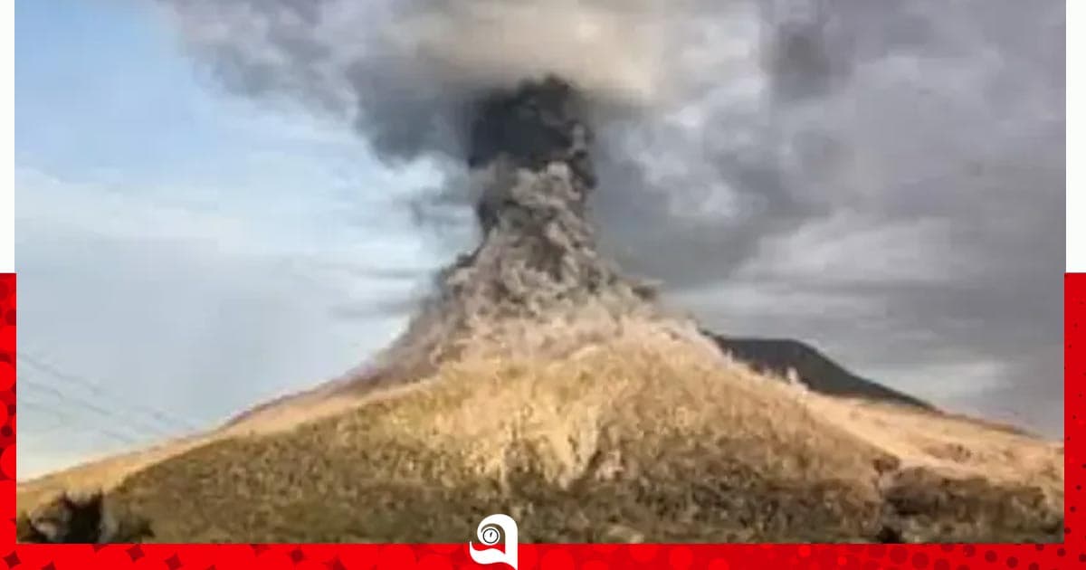 ইন্দোনেশিয়ায় আগ্নেয়গিরির অগ্ন্যুৎপাত: বাতিল দুই শতাধিক ফ্লাইট