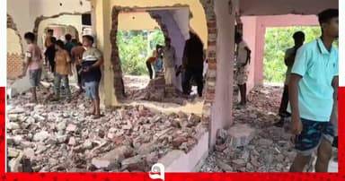 আসামির বাড়ি দ্বিতীয় দফায় বিক্ষুব্ধ জনতার ভাঙচুর