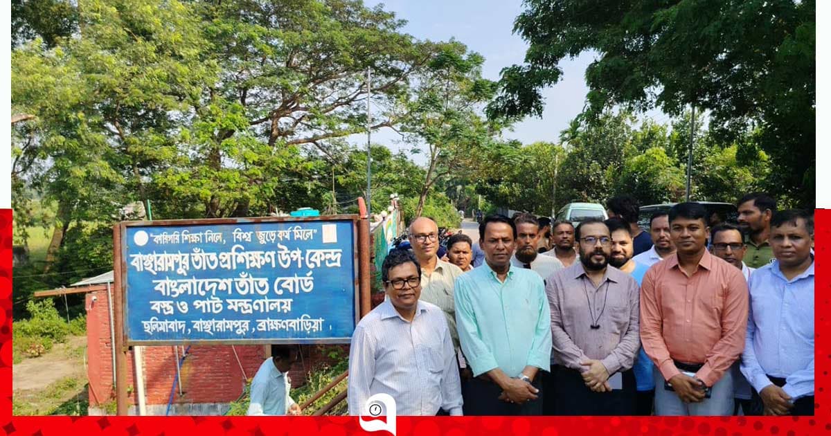 বন্ধ তাঁতকেন্দ্র পরিদর্শনে চেয়ারম্যান