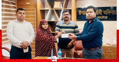 দুর্যোগে ক্ষতিগ্রস্তদের মাঝে চেক বিতরণ