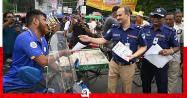 কুষ্টিয়ায় পুলিশের ট্রাফিক সচেতনতা কার্যক্রম