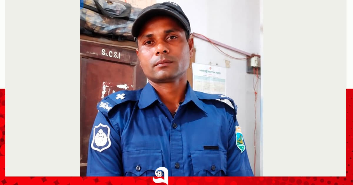 পাবনায় ইউনিফর্ম পরে ভুয়া পুলিশ পরিচয়, গ্রেপ্তার