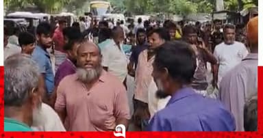 লালমনিরহাটে সারের দাবিতে মহাসড়ক অবরোধ