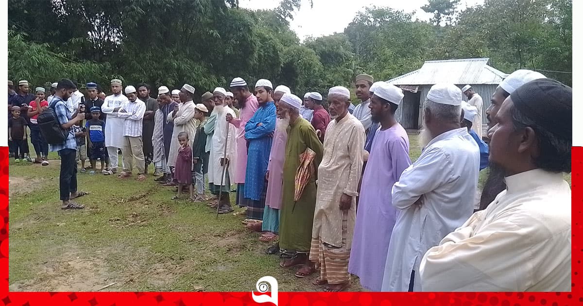 মসজিদের টাকা আত্মসাৎ ও মামলার প্রতিবাদে মানববন্ধন