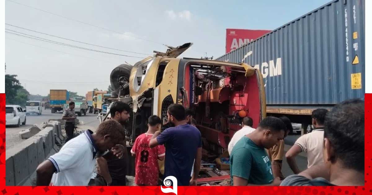 মুন্সীগঞ্জে বাস-প্রাইভেটকার সংঘর্ষে নিহত ৪