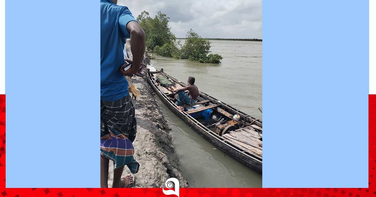 শ্যামনগরে গাছ থেকে পড়ে একজনের মৃত্য