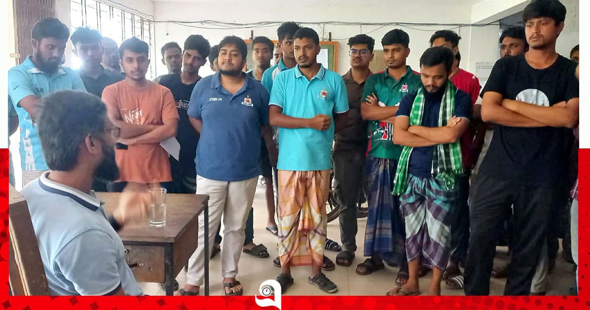 মাভাবিপ্রবির হাদি হল প্রোভোস্টের পদত্যাগ
