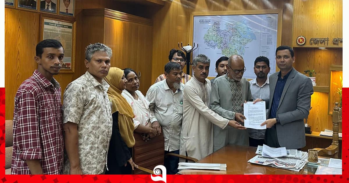 ভূমিহীনদের খাস জমি বন্দোবস্তের দাবিতে স্মারকলিপি
