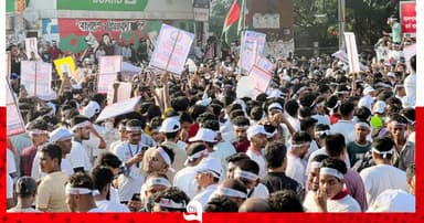 নোয়াখালী বিভাগ দাবিতে শাহবাগ অবরোধ