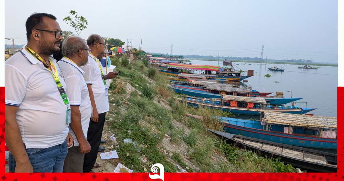 চলনবিলে ‘দৈনিক এদিন’ পরিবারের নৌভ্রমণ
