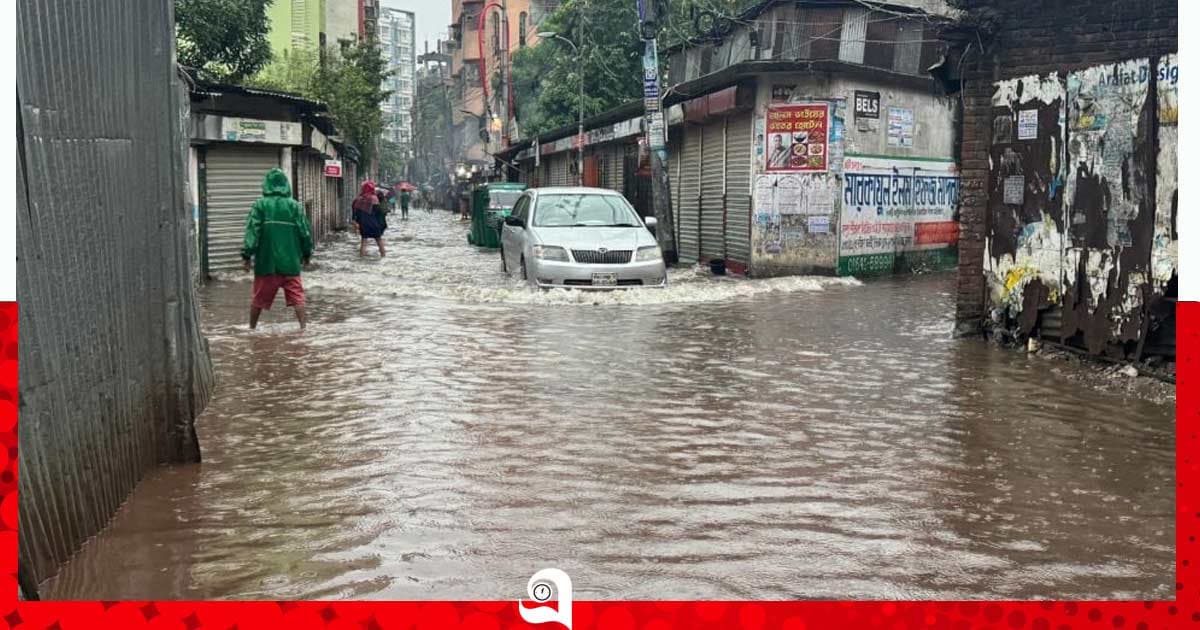 ভোরের ভারি বৃষ্টিতে ডুবল রাজধানীর বিভিন্ন এলাকা