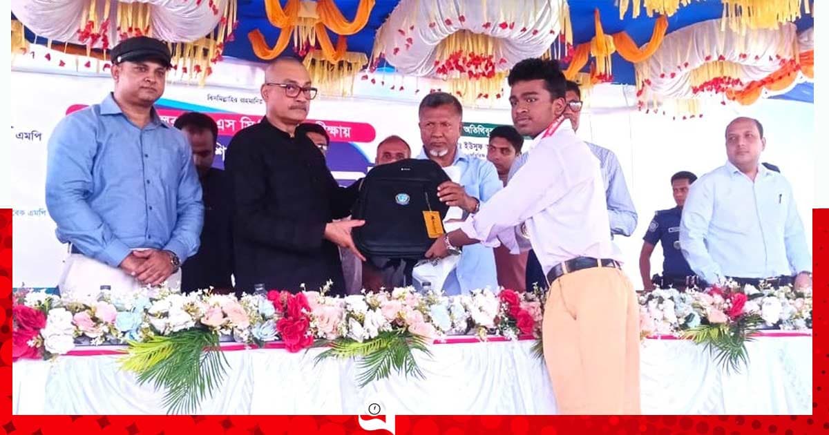 চাঁপাইনবাবগঞ্জে কৃতী শিক্ষার্থীদের সংবর্ধনা