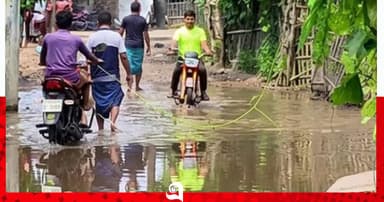 গর্তে ভাঙ্গা সড়ক, বর্ষায় পানির দুর্ভোগ