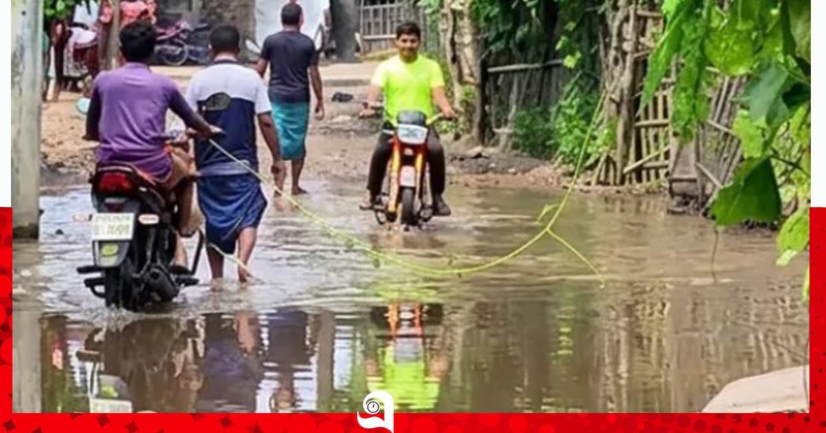 গর্তে ভাঙ্গা সড়ক, বর্ষায় পানির দুর্ভোগ