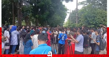 চুয়েটে দ্বিতীয় দিনেও চলছে আন্দোলন, গণস্বাক্ষর কর্মসূচি