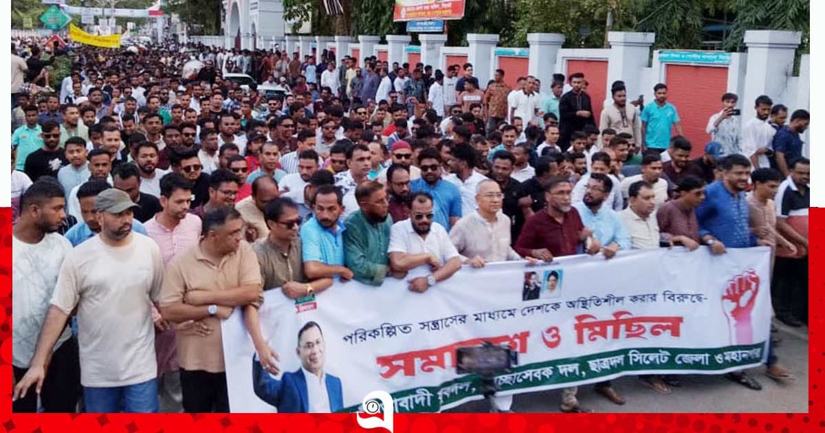 ফ্যাসিস্ট ও গুপ্তদের রুখতে রাজপথ দখলে রাখতে হবে: মোনায়েম মুন্না