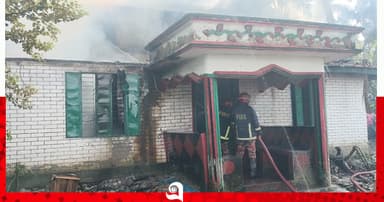 চরফ্যাশনে লাশ উদ্ধার, সন্দেহভাজনদের বসতঘরে হামলা বিক্ষুব্ধ জনতার